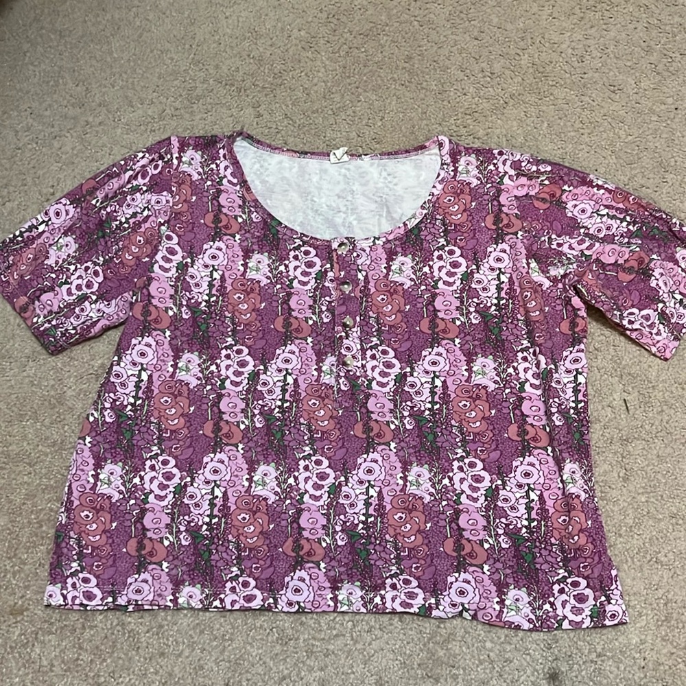 Kate Quinn Women’s Hollyhock Boxy Tee